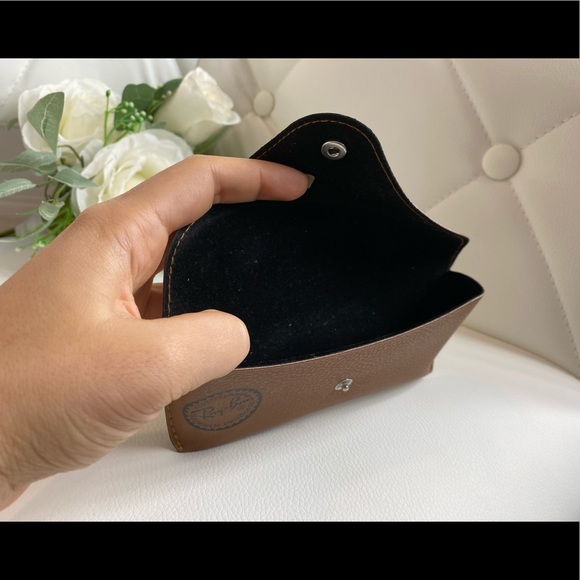 Like new Ray-Ban aviator sunglasses in black! - Picture 6 of 7